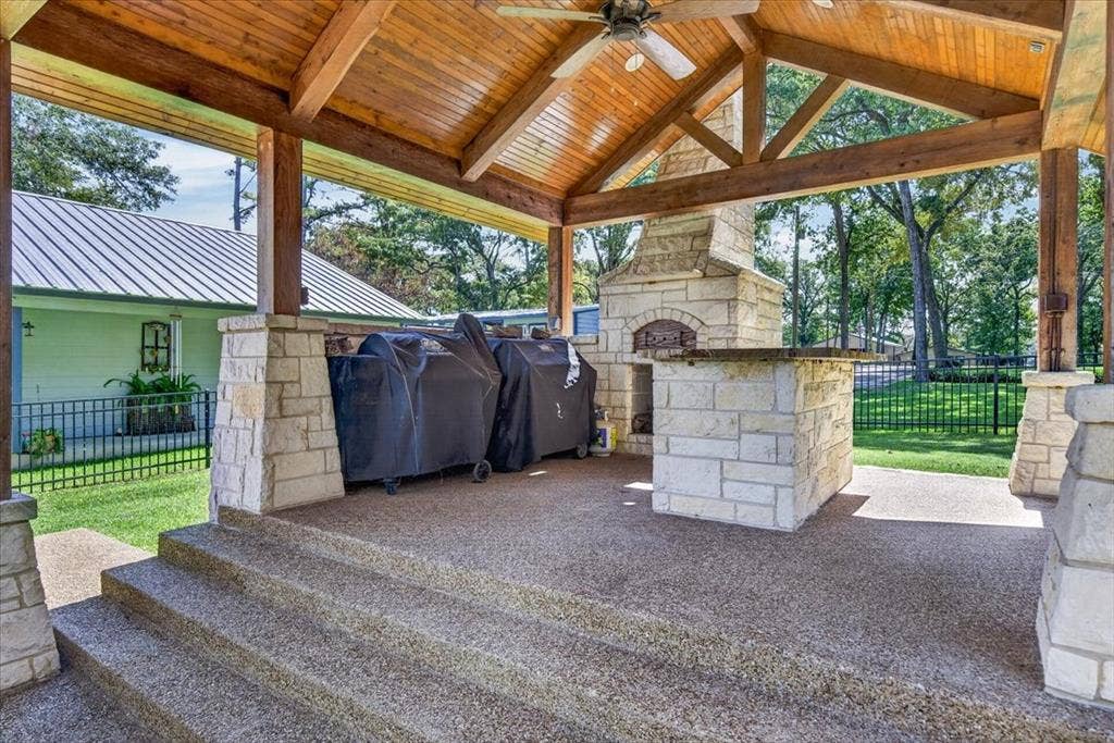 117 Arrowhead Way, Mabank, TX 75156 Pizza oven and outdoor kitchen is such a beautiful entertaining space!