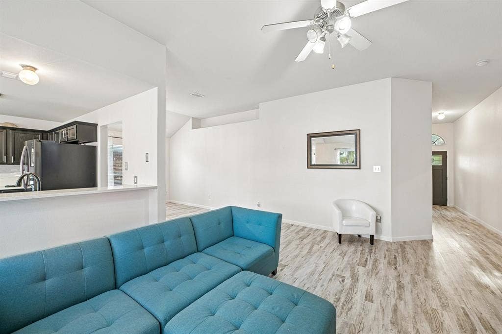 6925 Evening Shade Lane, Arlington, TX 76002