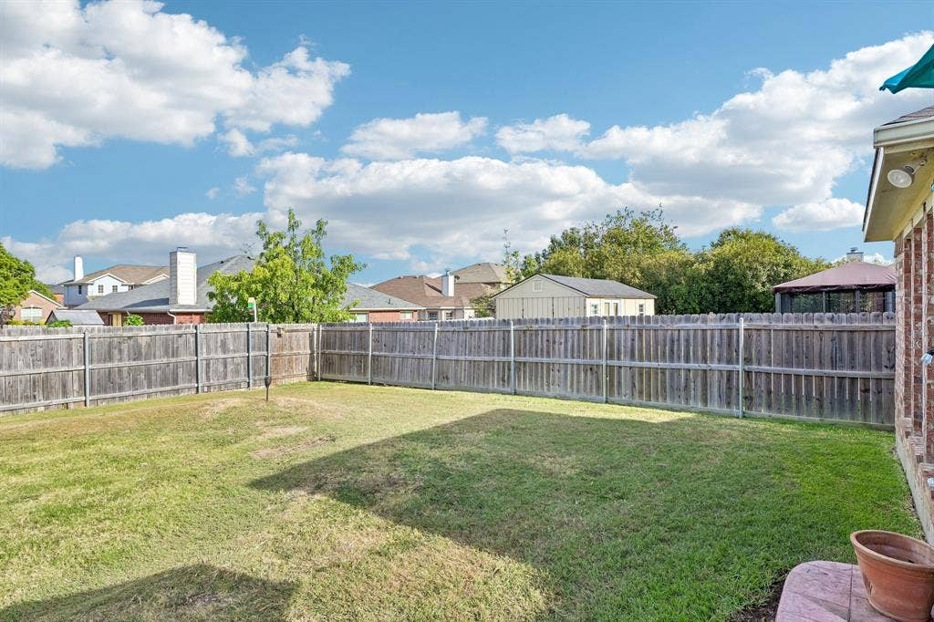 6925 Evening Shade Lane, Arlington, TX 76002