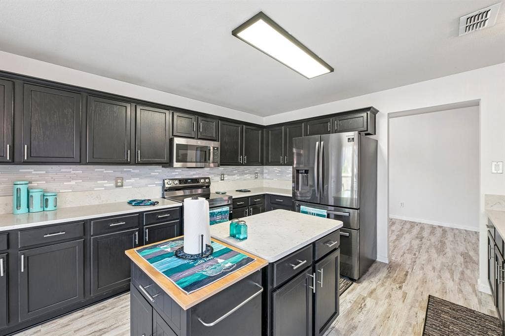 6925 Evening Shade Lane, Arlington, TX 76002
