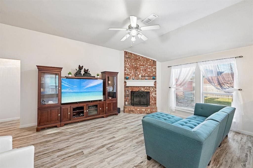 6925 Evening Shade Lane, Arlington, TX 76002