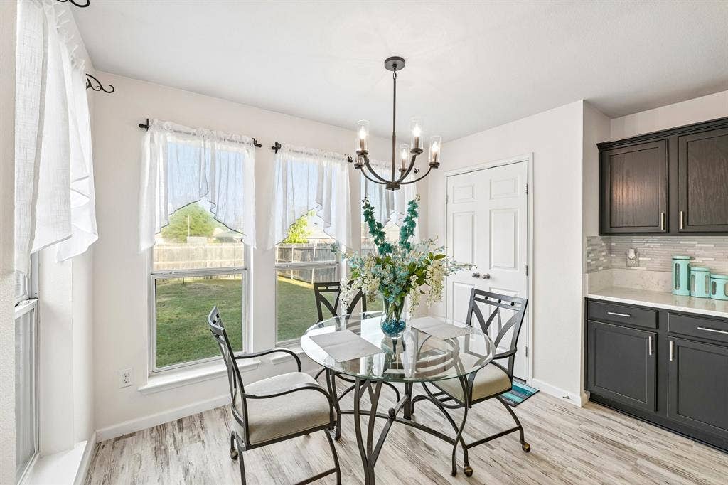 6925 Evening Shade Lane, Arlington, TX 76002