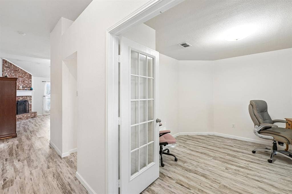 6925 Evening Shade Lane, Arlington, TX 76002
