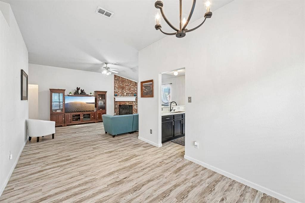 6925 Evening Shade Lane, Arlington, TX 76002