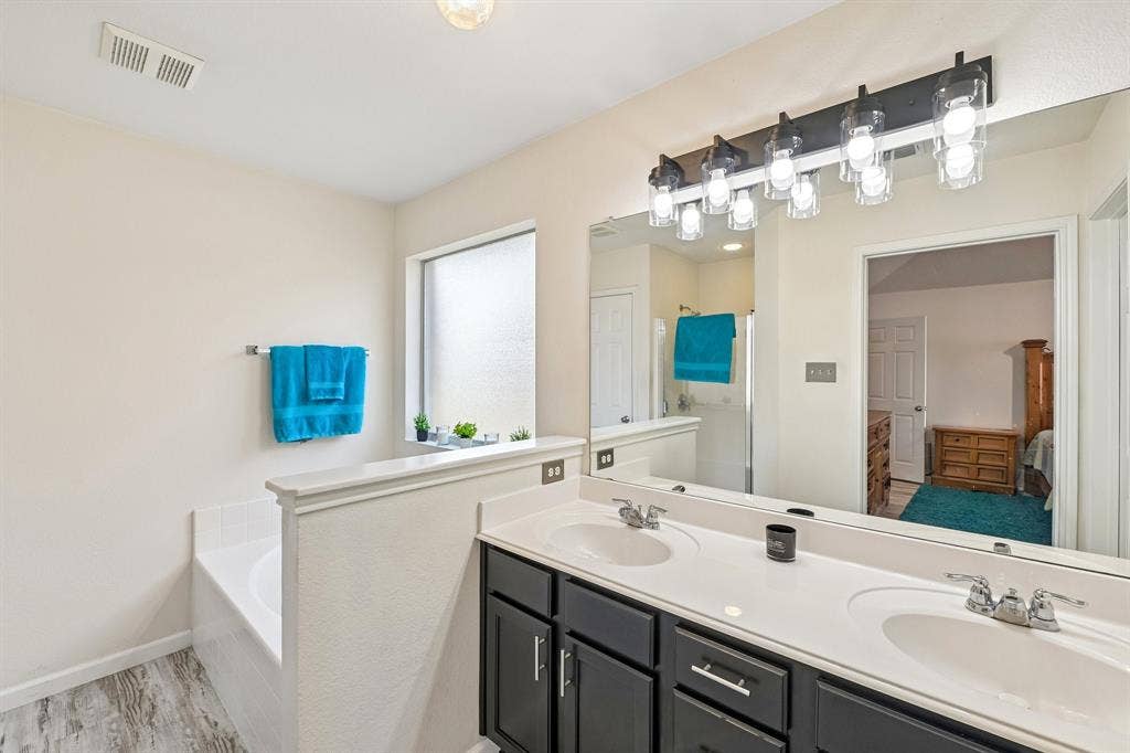 6925 Evening Shade Lane, Arlington, TX 76002