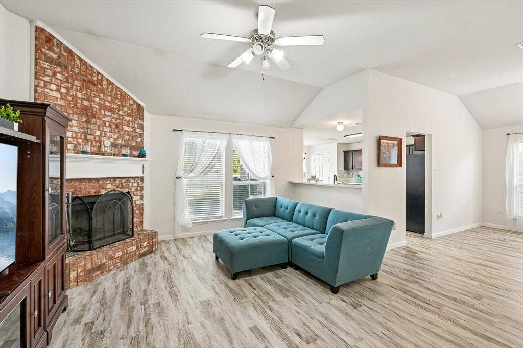6925 Evening Shade Lane, Arlington, TX 76002