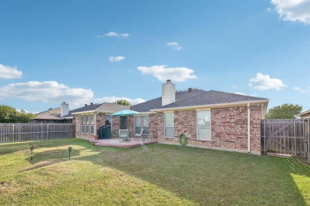 6925 Evening Shade Lane, Arlington, TX 76002