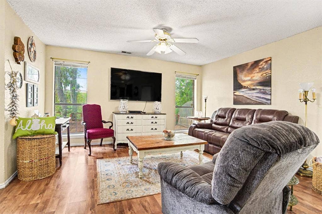 5309 Deep Canyon Drive, Garland, TX 75043 Second living room area