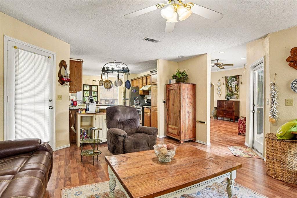 5309 Deep Canyon Drive, Garland, TX 75043 Second living room area