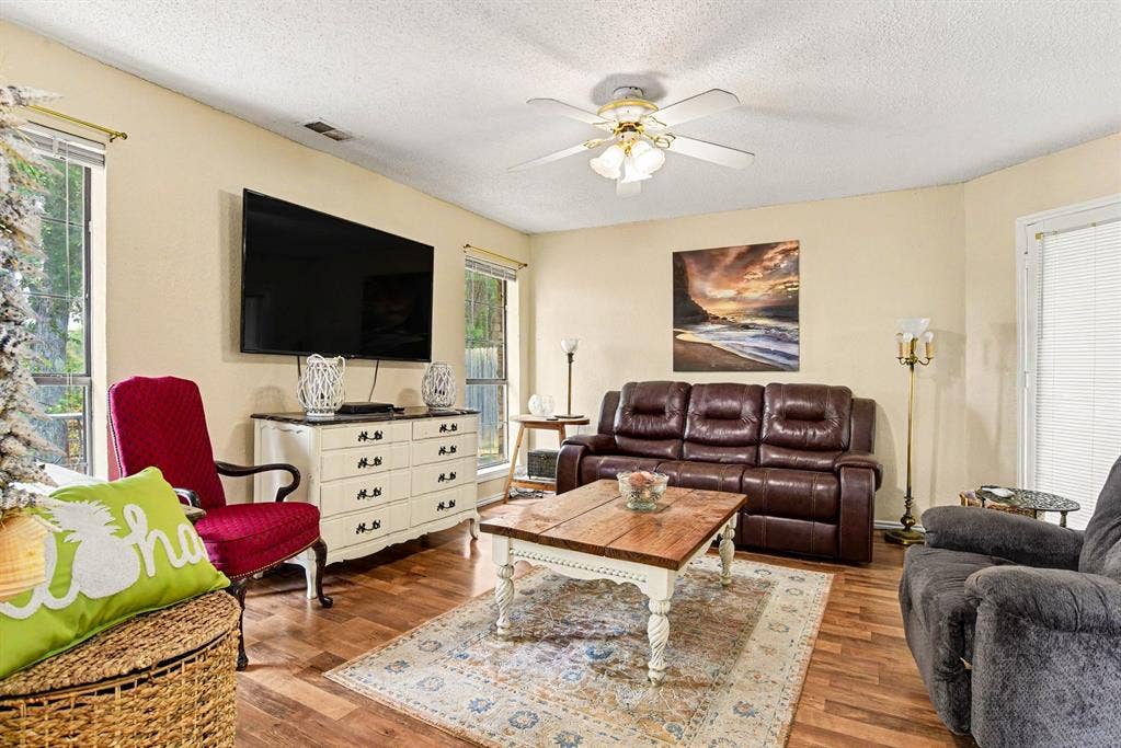 5309 Deep Canyon Drive, Garland, TX 75043 Second living room area