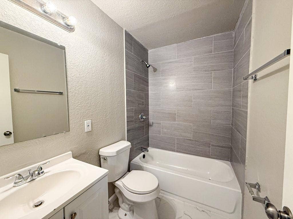 808 Blaylock Drive, #201, Dallas, TX 75203 808 Blaylock Drive, #201, Dallas, TX 75203