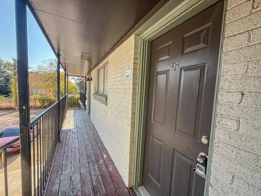 808 Blaylock Drive, #202, Dallas, TX 75203