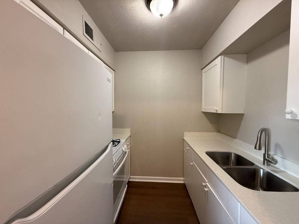 808 Blaylock Drive, #202, Dallas, TX 75203