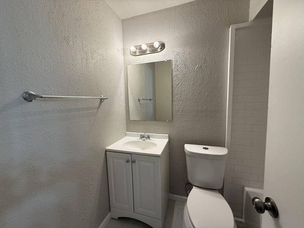 808 Blaylock Drive, #202, Dallas, TX 75203