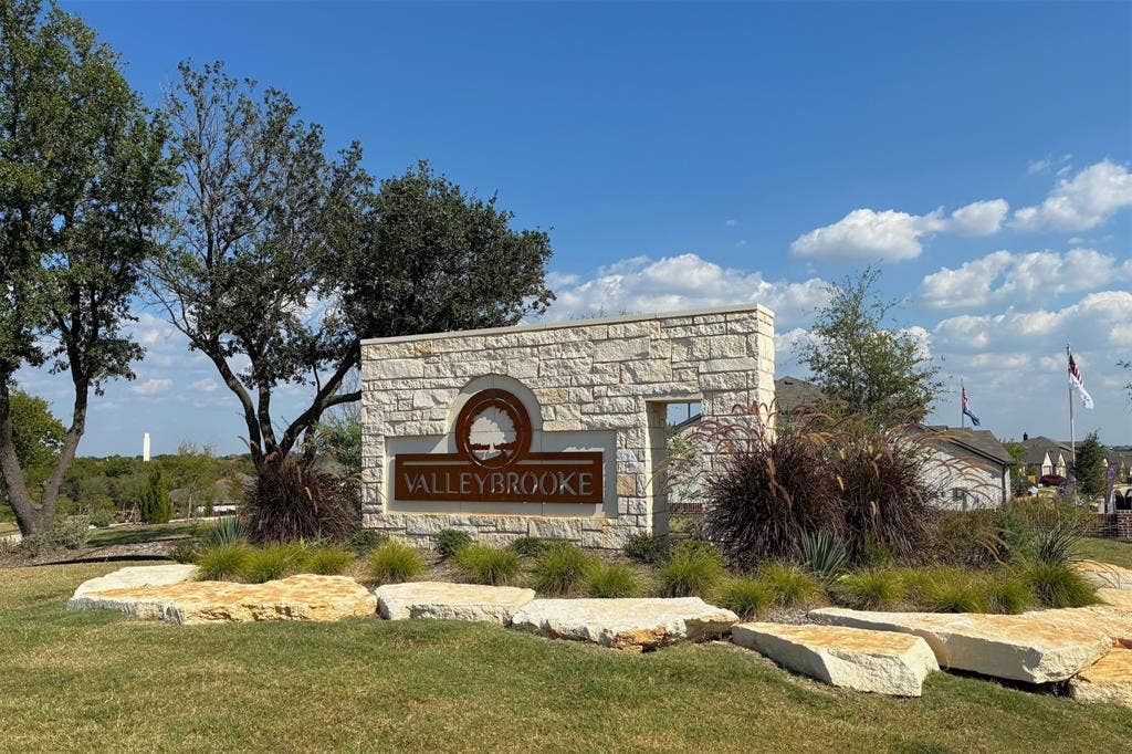 2028 Paradise Valley Drive, Mesquite, TX 75149 2028 Paradise Valley Drive, Mesquite, TX 75149