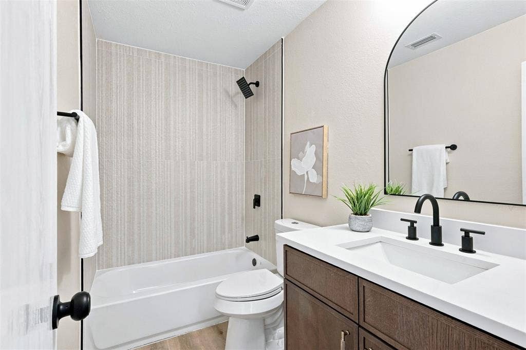 1406 Quail Meadow Drive, Wylie, TX 75098 Integrated tub and shower with striped tile surround