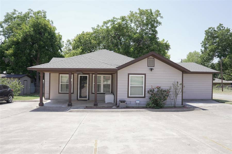 Property photo for 1813 Roberts Cut Off Road, River Oaks, TX