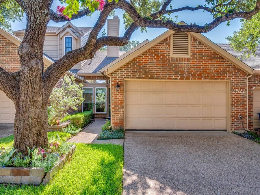 Property photo for 2522 Mallard Cove, Carrollton, TX