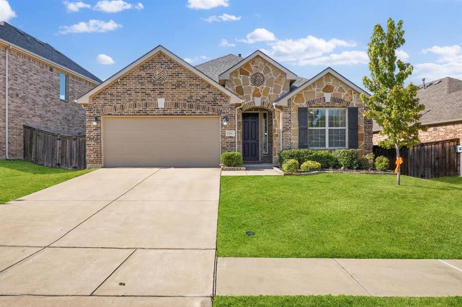 Property photo for 916 Llano Falls Drive, McKinney, TX