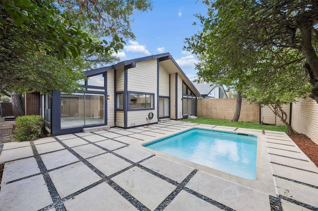 3704 Millswood Drive, Irving, TX 75062 Digitally Staged