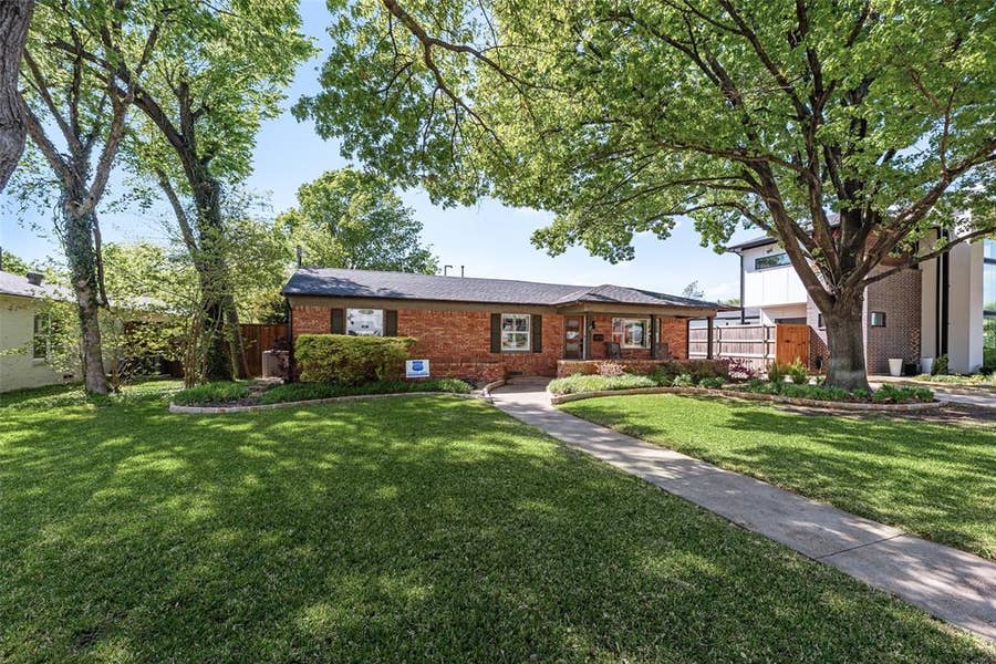 Property photo for 9911 Hurley Way, Dallas, TX
