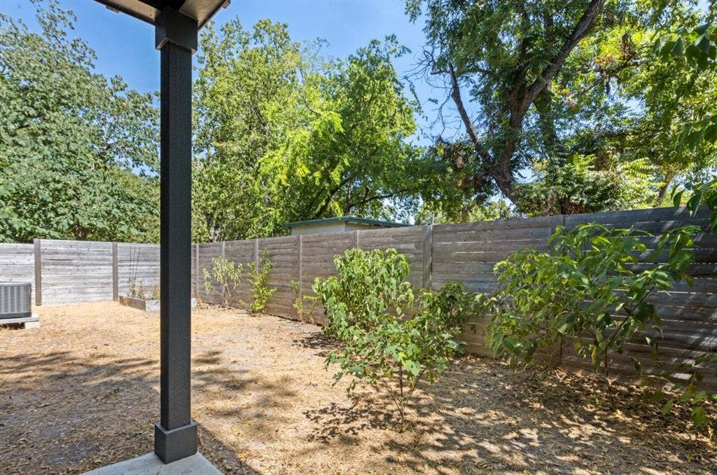 1042 Rosemont Street, #2, Austin, TX 78723 1042 Rosemont Street, #2, Austin, TX 78723
