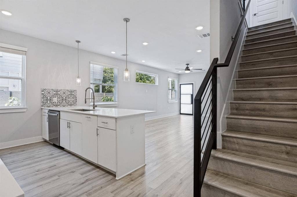 1042 Rosemont Street, #2, Austin, TX 78723 1042 Rosemont Street, #2, Austin, TX 78723