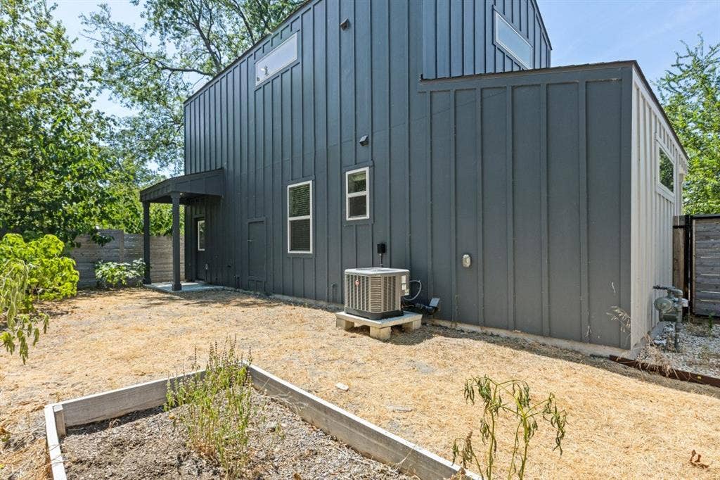 1042 Rosemont Street, #2, Austin, TX 78723 1042 Rosemont Street, #2, Austin, TX 78723