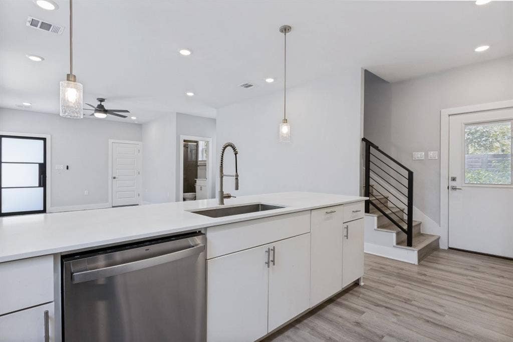 1042 Rosemont Street, #2, Austin, TX 78723 1042 Rosemont Street, #2, Austin, TX 78723