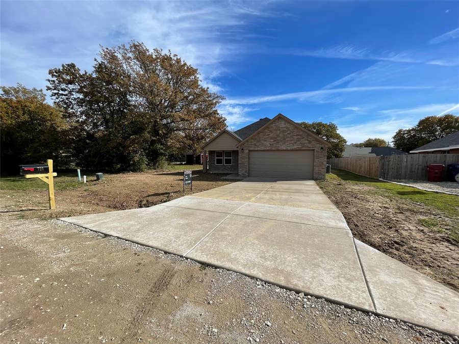 Property photo for 721 HILLBURN, West Tawakoni, TX