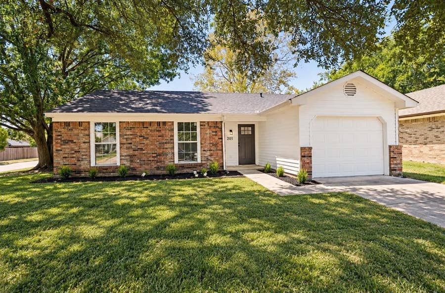 Property photo for 201 Mapleridge Drive, Rockwall, TX