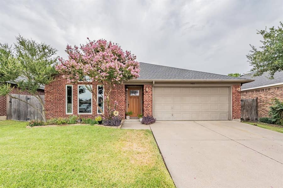 Property photo for 7403 Fossil Lake Drive, Arlington, TX