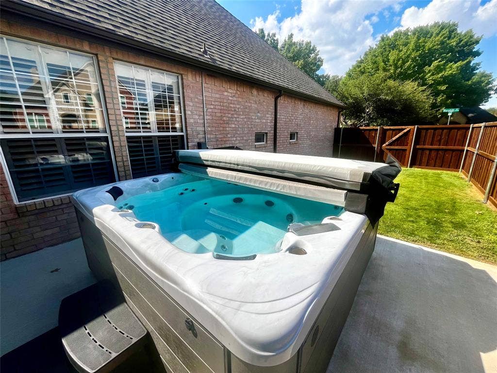 4100 Burnhill Drive, Plano, TX 75024 HOT TUB! Entertainment plus