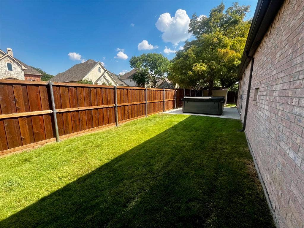4100 Burnhill Drive, Plano, TX 75024 Side yard wraps to back yard.