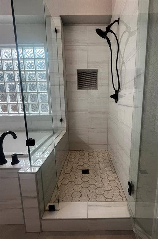 4100 Burnhill Drive, Plano, TX 75024 Such a pretty shower and niche