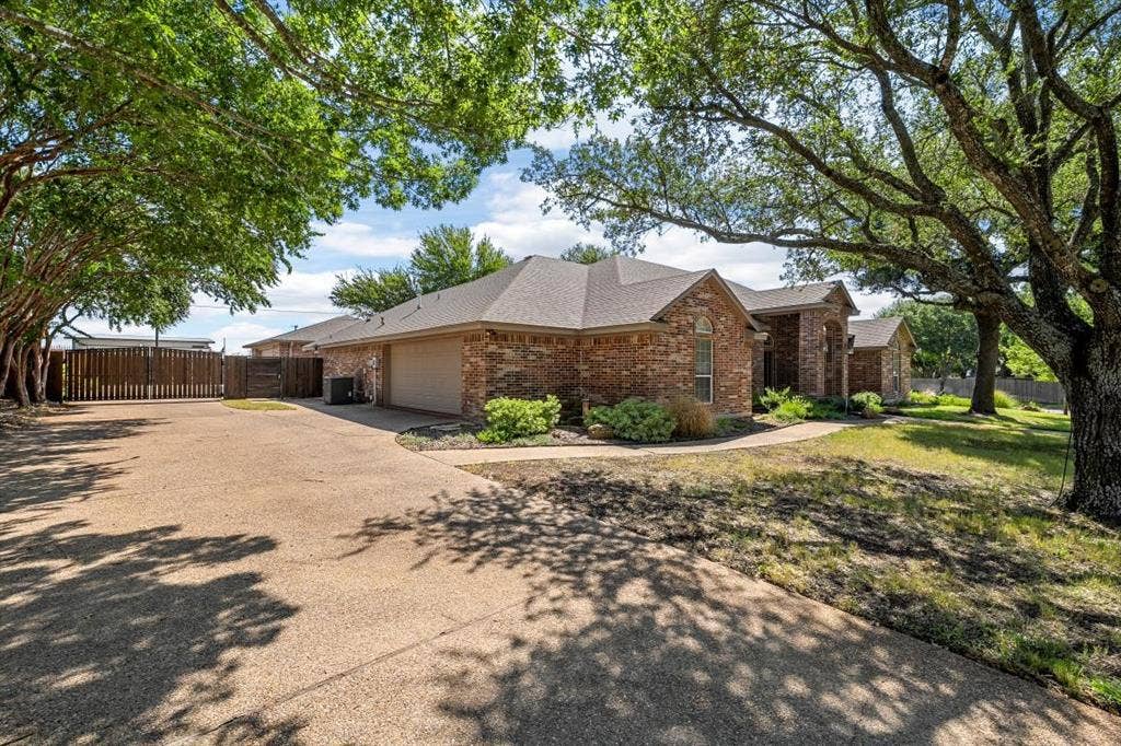 2324 Paddington Way, Waco, TX 76655 2324 Paddington Way, Waco, TX 76655