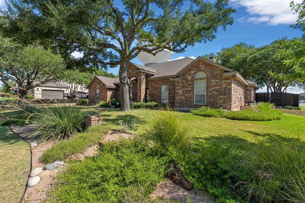 2324 Paddington Way, Waco, TX 76655 2324 Paddington Way, Waco, TX 76655