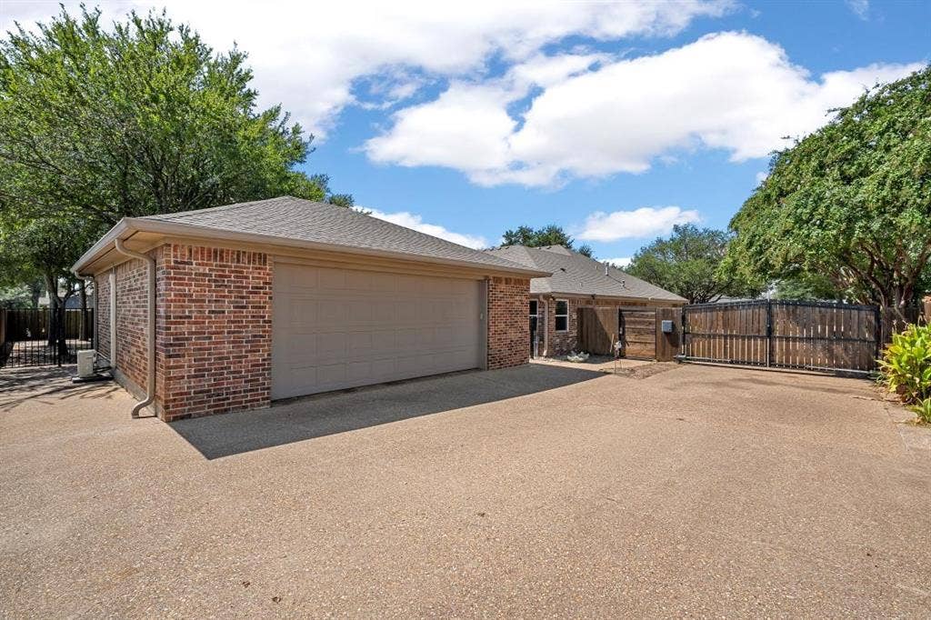 2324 Paddington Way, Waco, TX 76655 2324 Paddington Way, Waco, TX 76655