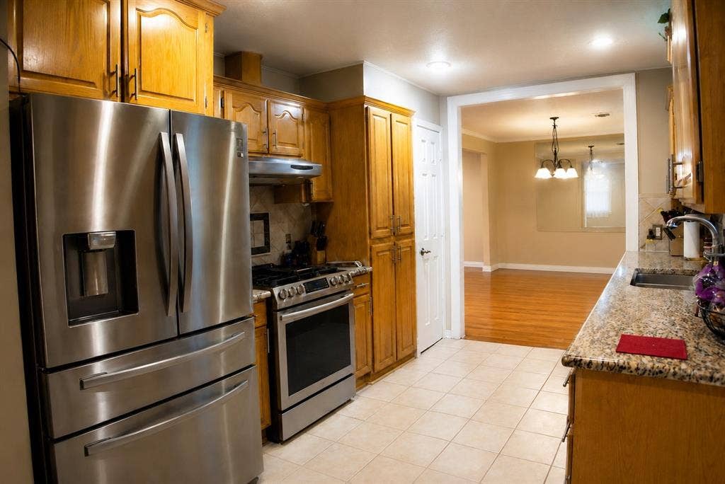 5012 Wateka Drive, Dallas, TX 75209 Stainless steel refrigerator, range, and hood