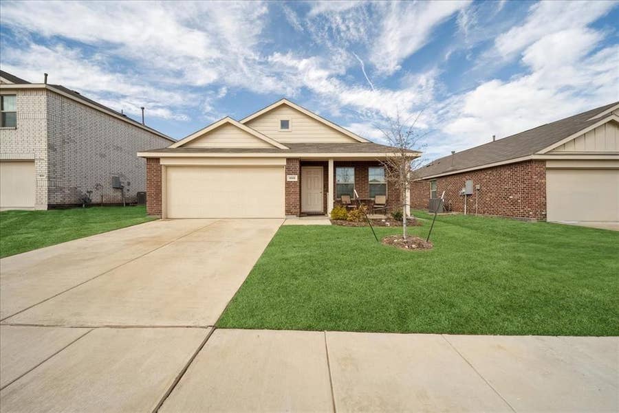 Property photo for 1005 Crestview Drive, Hutchins, TX