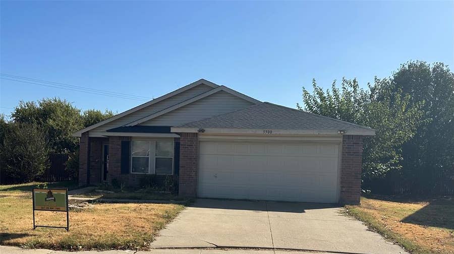 Property photo for 5500 Glenshee Drive, Fort Worth, TX
