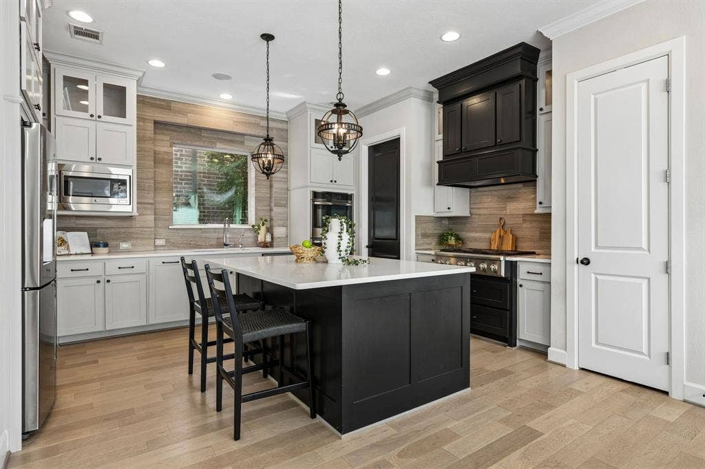 8615 Thorbrush Place, Dallas, TX 75238 8615 Thorbrush Place, Dallas, TX 75238