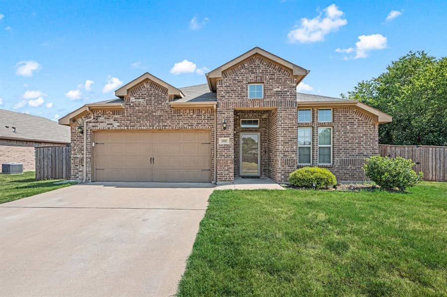 Property photo for 1800 Kings Cross Drive, Lancaster, TX