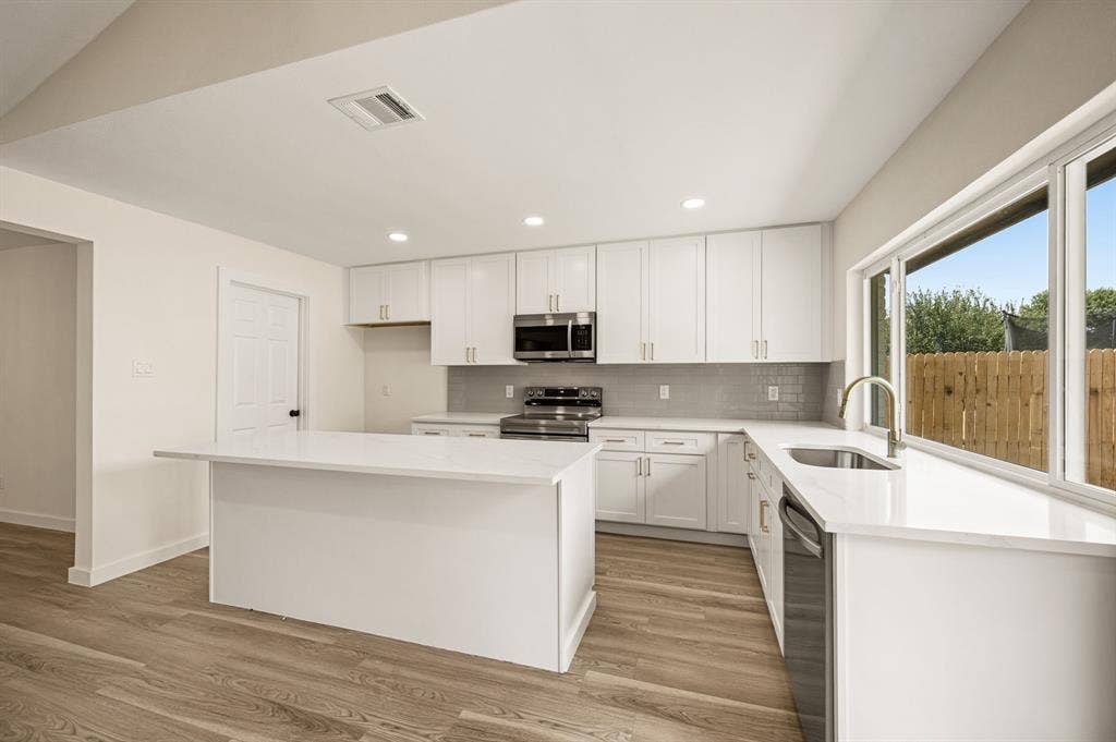 1003 Summit Circle, Carrollton, TX 75006 1003 Summit Circle, Carrollton, TX 75006