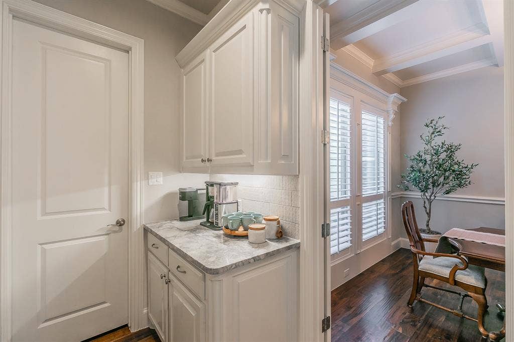 313 Elkhorn Trail, Keller, TX 76248 Coffe bar with plenty of storage.