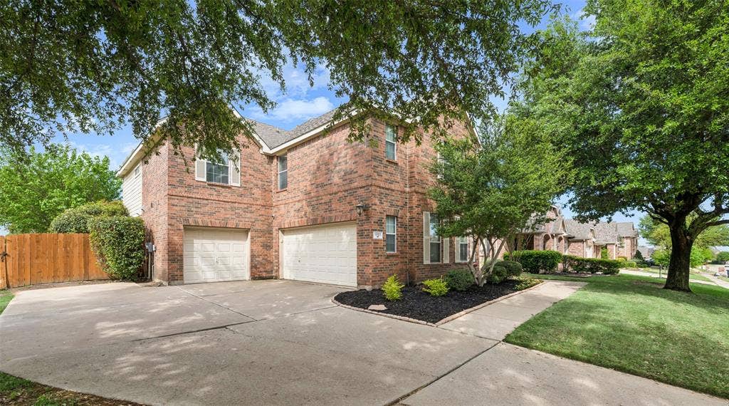 1301 Bramble Lane, Mansfield, TX 76063