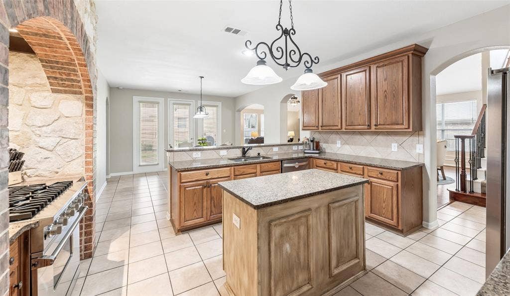 1301 Bramble Lane, Mansfield, TX 76063