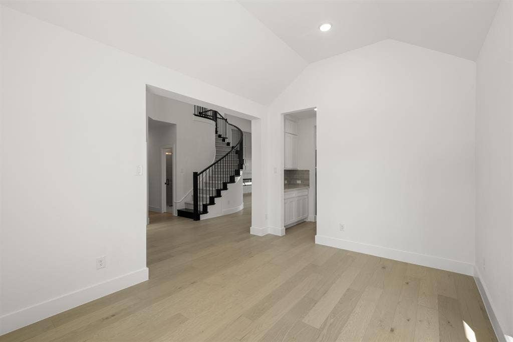 1610 Whisperwood- Flex Space-2