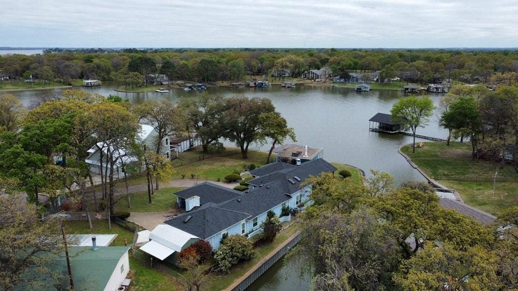 2052 Kanakoa Dr North, Tool, TX 75143 2052 Kanakoa Dr North, Tool, TX 75143