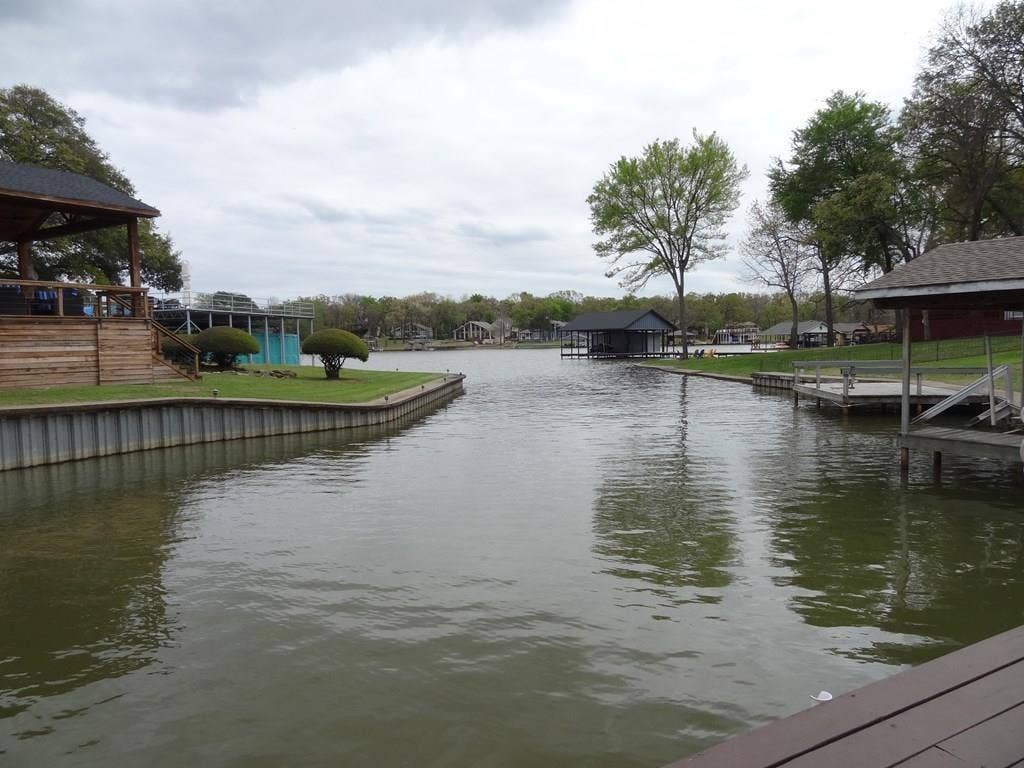 2052 Kanakoa Dr North, Tool, TX 75143 2052 Kanakoa Dr North, Tool, TX 75143